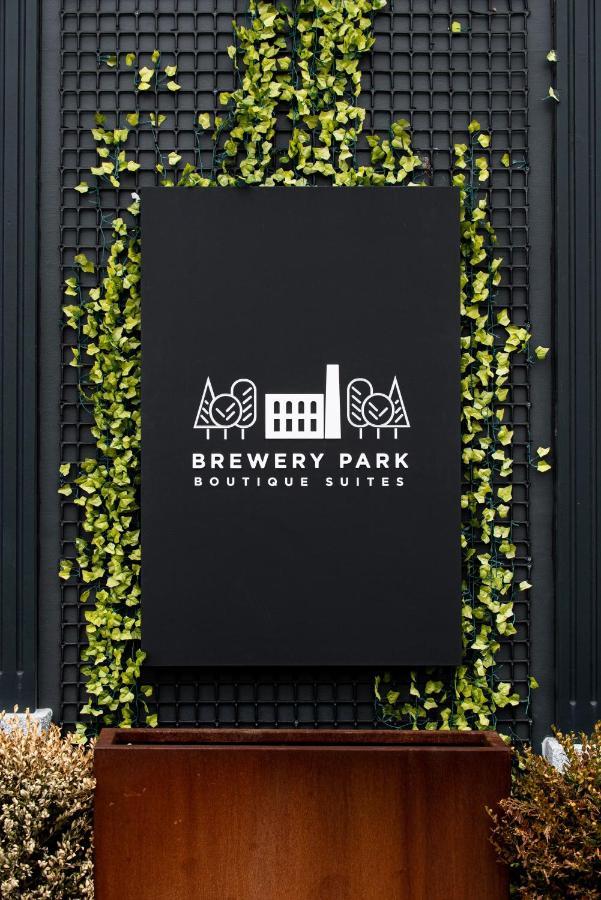 Апарт отель Brewery Park Галифакс Экстерьер фото